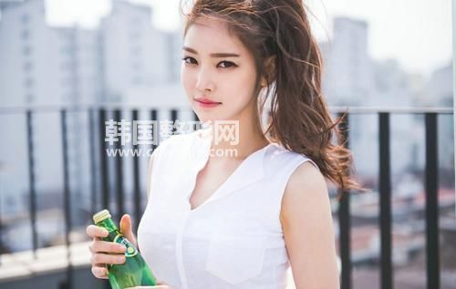 <a href='/tag_jiatifengxiong19.html'>假體豐胸</a>多久恢復(fù)自然？