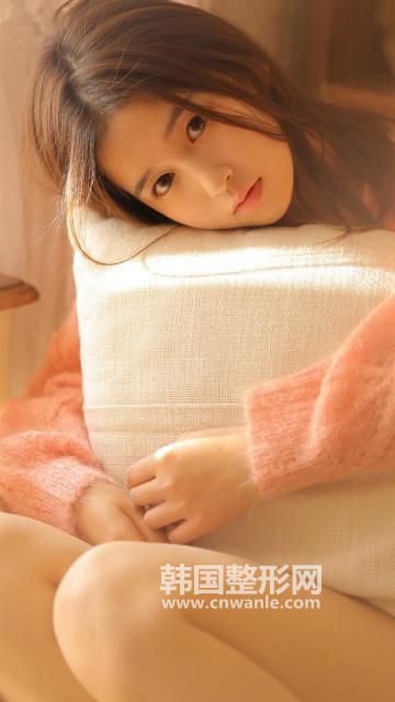 祛<a href='/tag_yandai21.html'>眼袋</a>手術(shù)后多長(zhǎng)時(shí)間能摸眼霜化妝和用洗面奶洗臉?