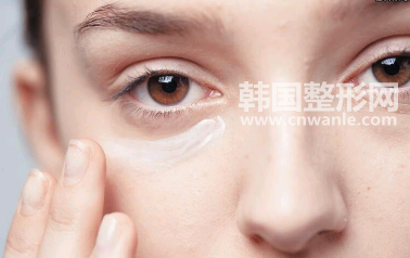 <a href='/tag_yandai21.html'>眼袋</a>手術(shù)