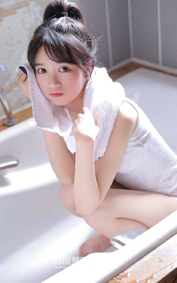 你是否還在為做不做<a href='/tag_shuangyan108.html'>雙眼</a>皮而感到糾結(jié)呢？