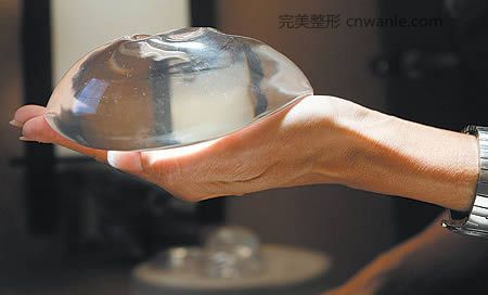 筋膜下<a href='/tag_longxiong66.html'>隆胸</a>有哪些注意事項？