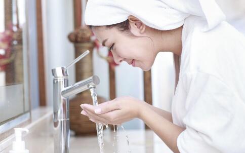夏季油性肌膚怎么控油 油性肌膚控油的方法 夏季如何控油效果好